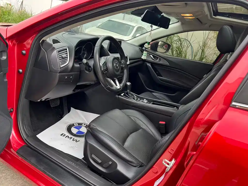 Mazda 3 Axela 2018 — фото 7
