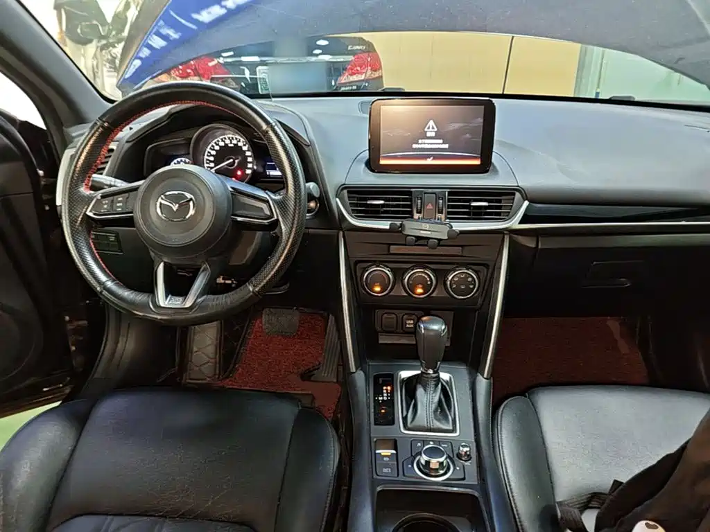 Mazda CX-4 2018 — фото 10