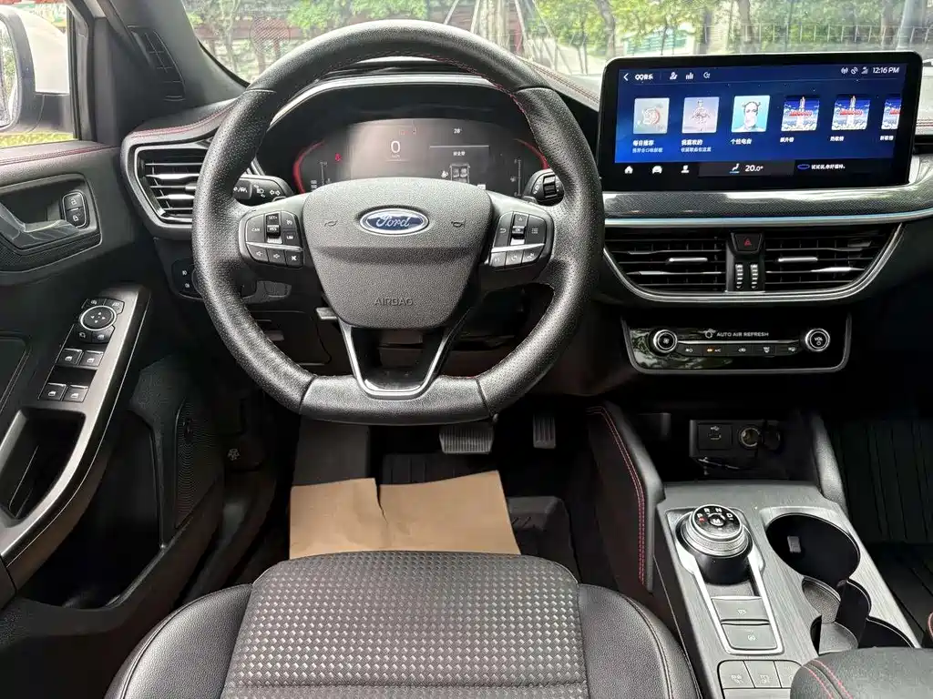 Ford Focus 2022 — фото 15