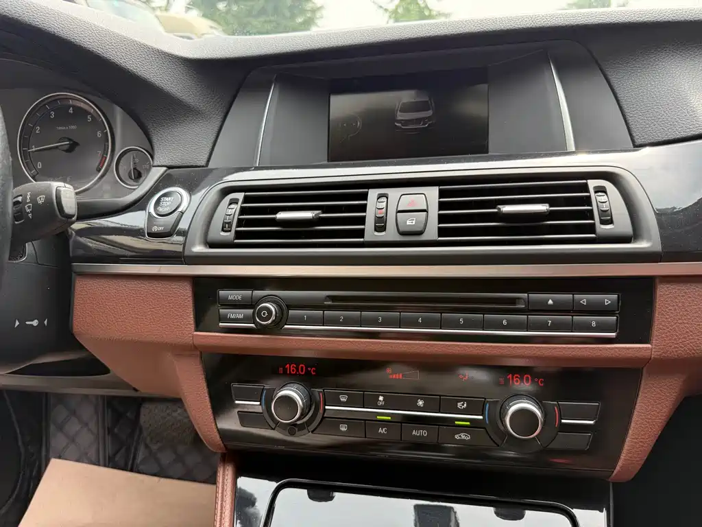 BMW 5 Series 2016 — фото 33