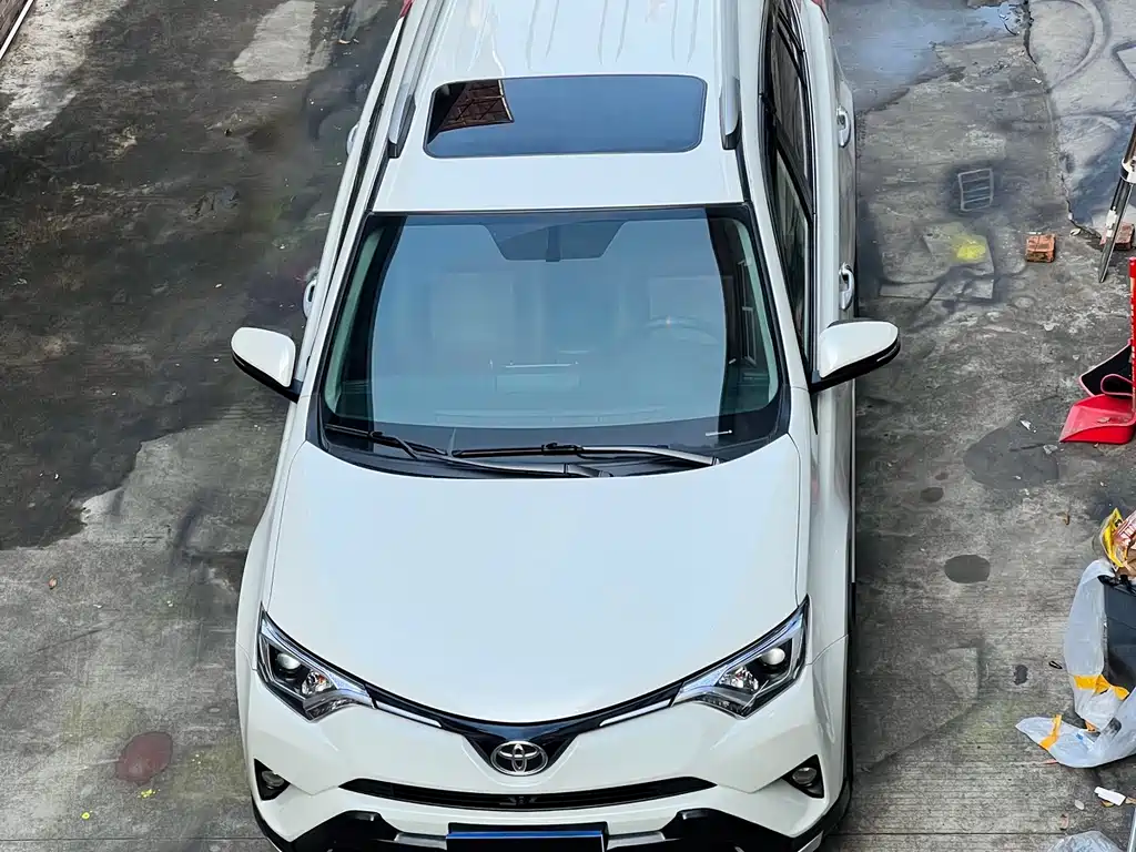 Toyota RAV4 2017 — фото 10