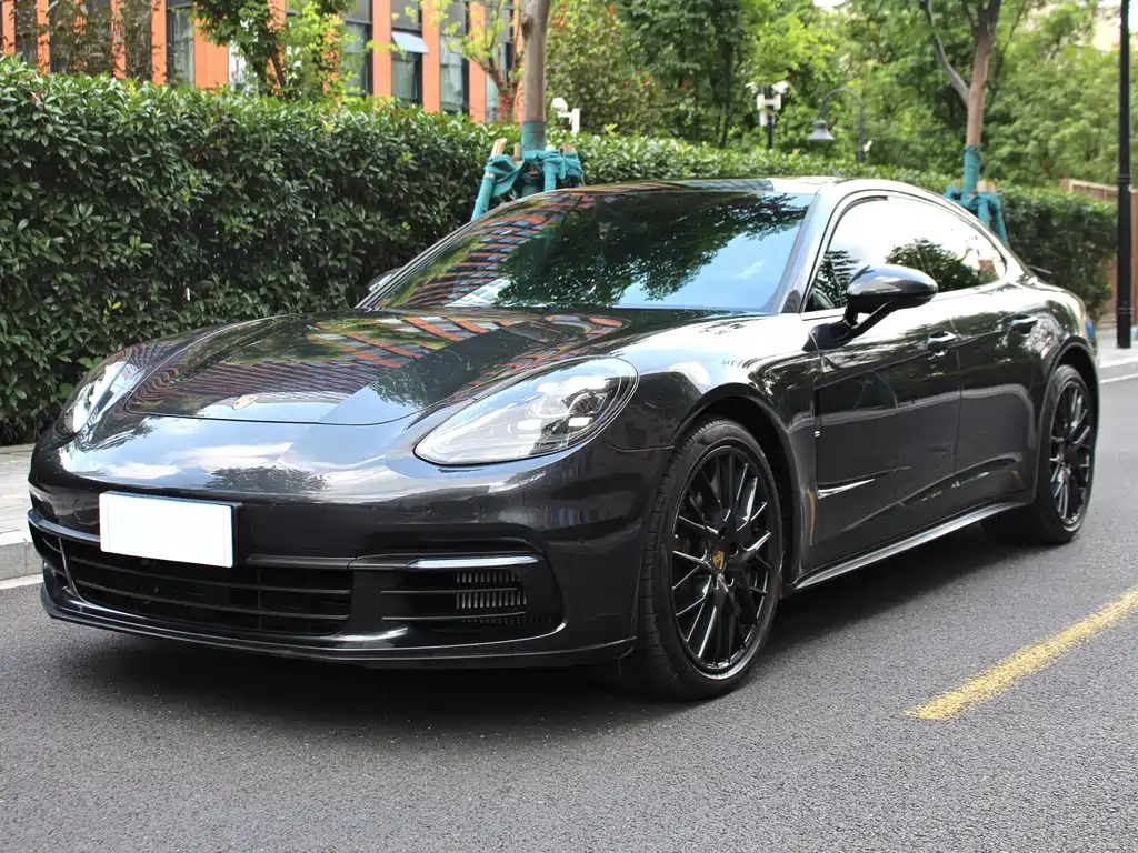 Porsche Panamera 2020 — фото 1