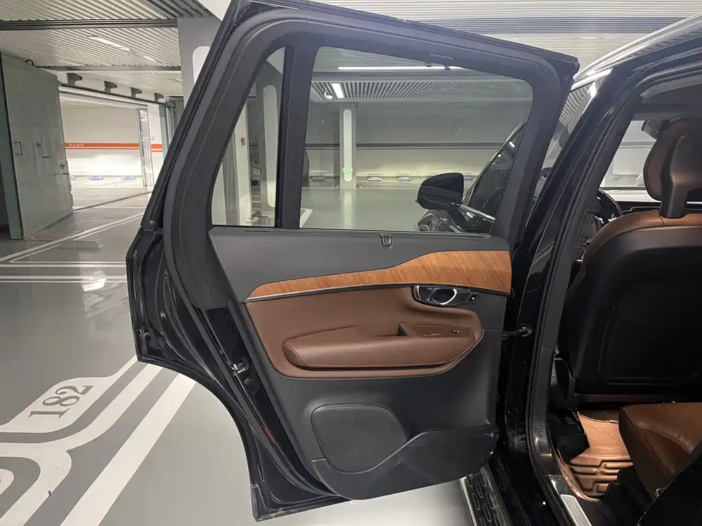 Volvo XC90 2020 — фото 13