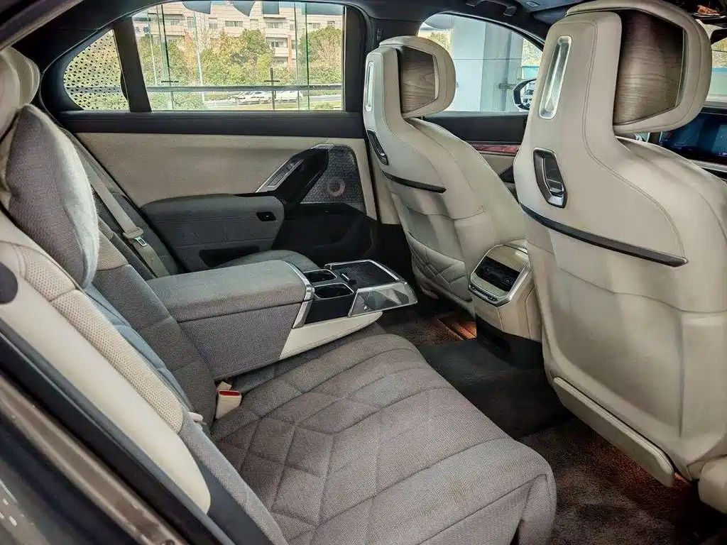BMW i7 2022 — фото 17