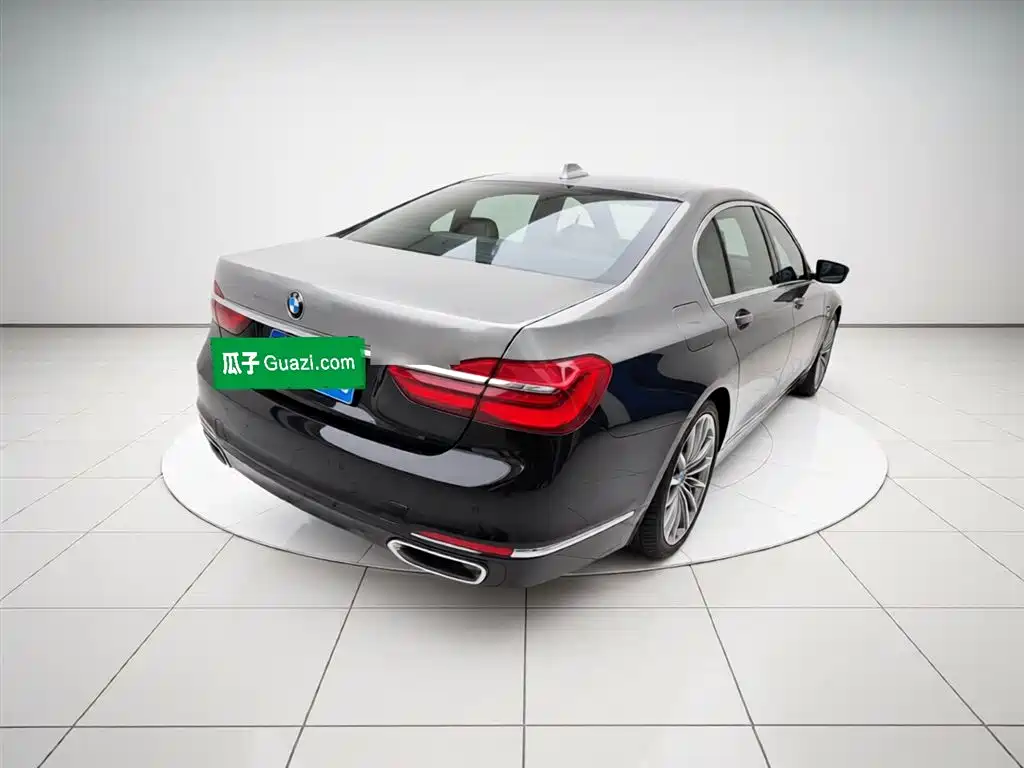 BMW 7 Series 2017 — фото 12