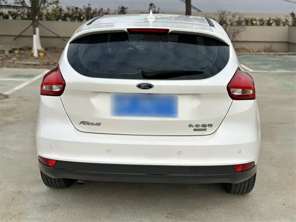 Ford Focus 2019 — фото 16