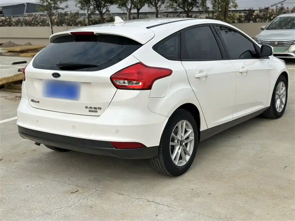 Ford Focus 2019 — фото 14