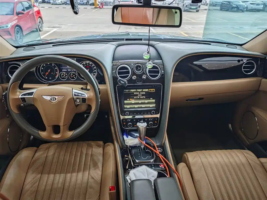 Bentley Flying Spur 2018 — фото 17