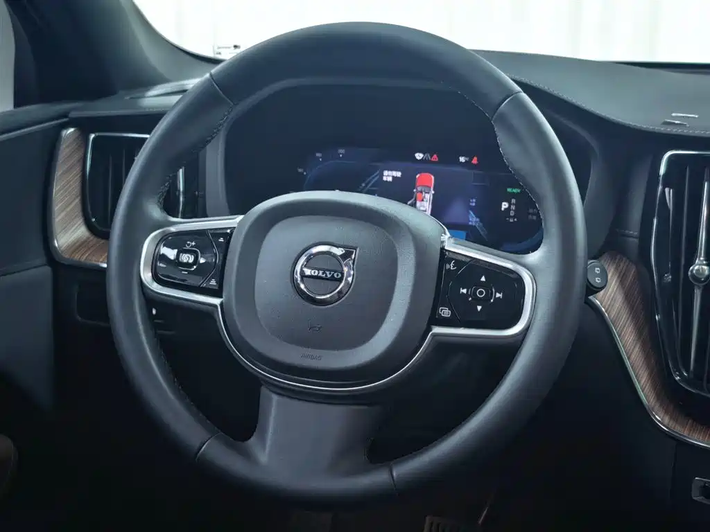 Volvo XC60 PHEV 2025 — фото 14