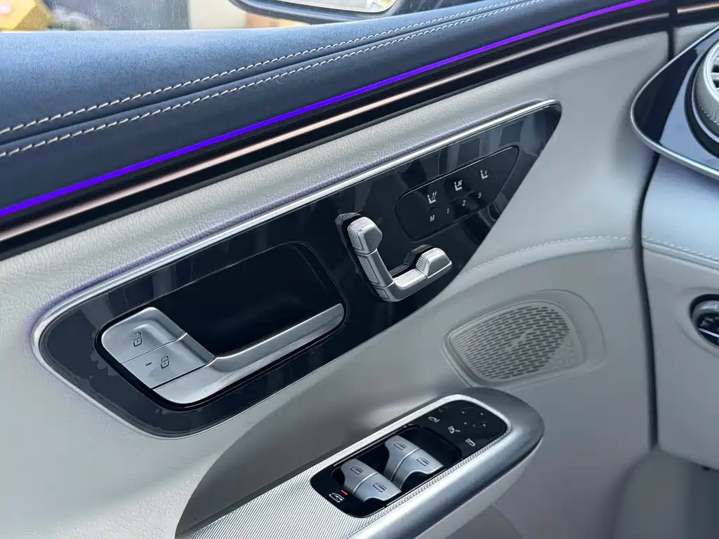 Mercedes-Benz EQE SUV — фото 14