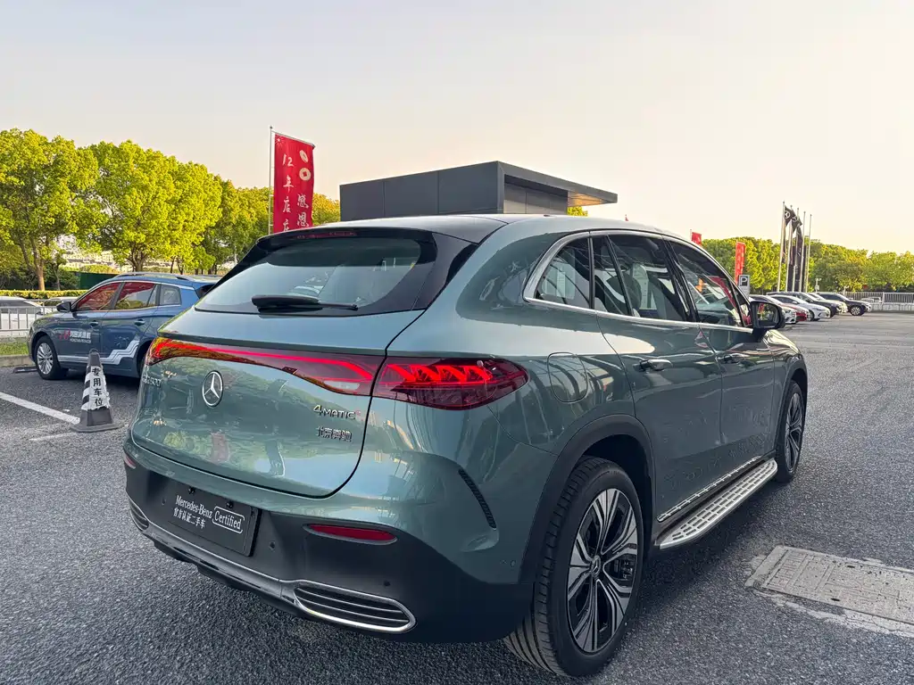 Mercedes-Benz EQE SUV — фото 6