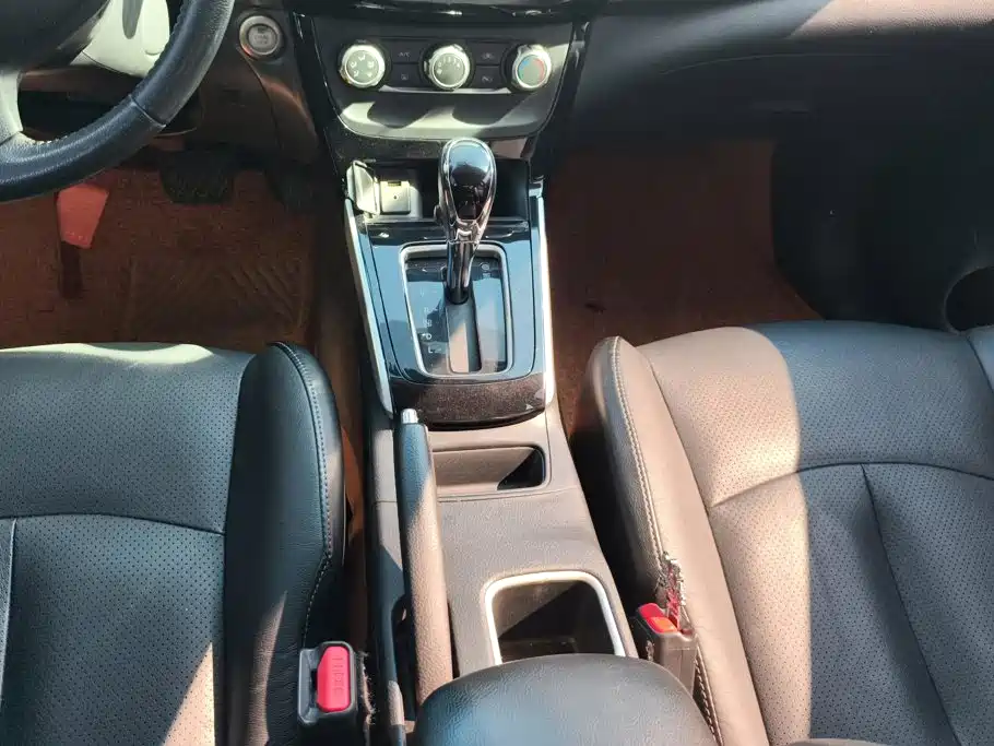 Nissan Sylphy 2018 — фото 16
