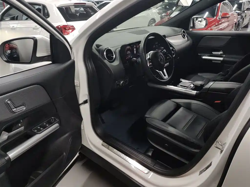 Mercedes-Benz GLA 2023 — фото 13