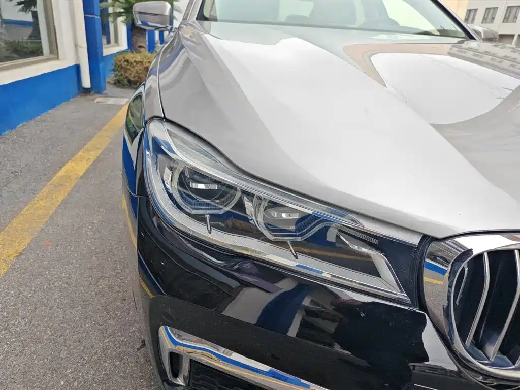 BMW 7 Series 2017 — фото 13