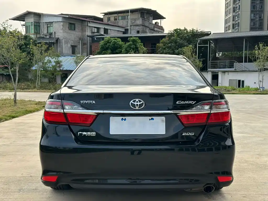 Toyota Camry 2016 — фото 8