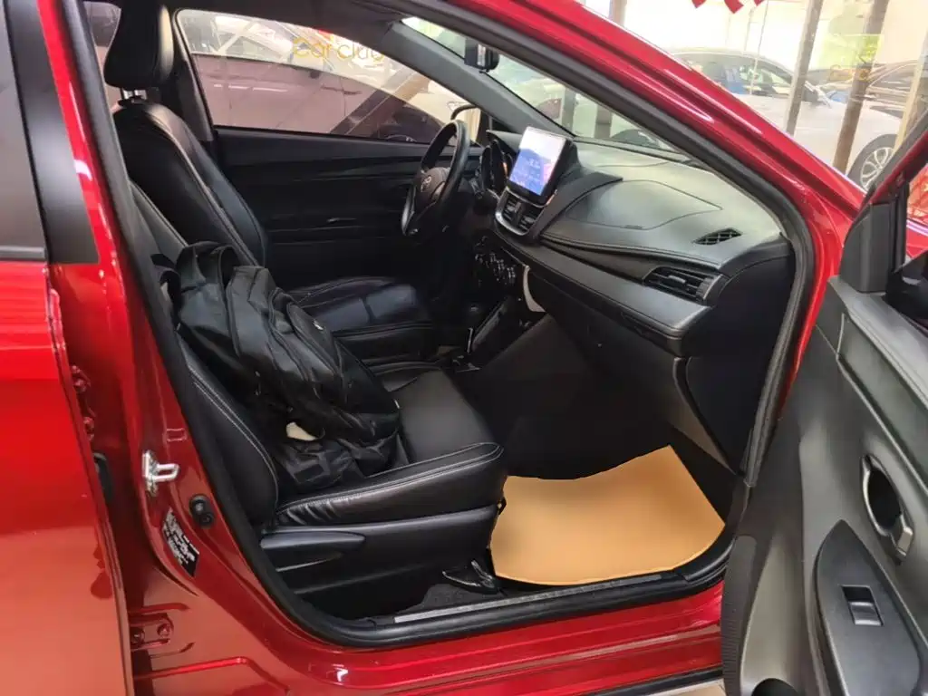 Toyota Yaris L 2023 — фото 25