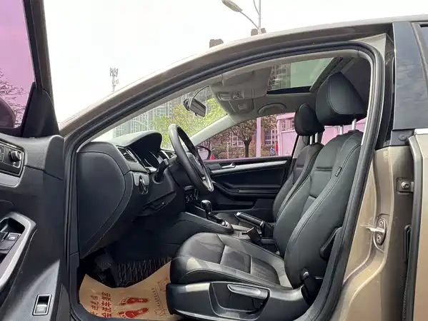 Volkswagen Sagitar 2018