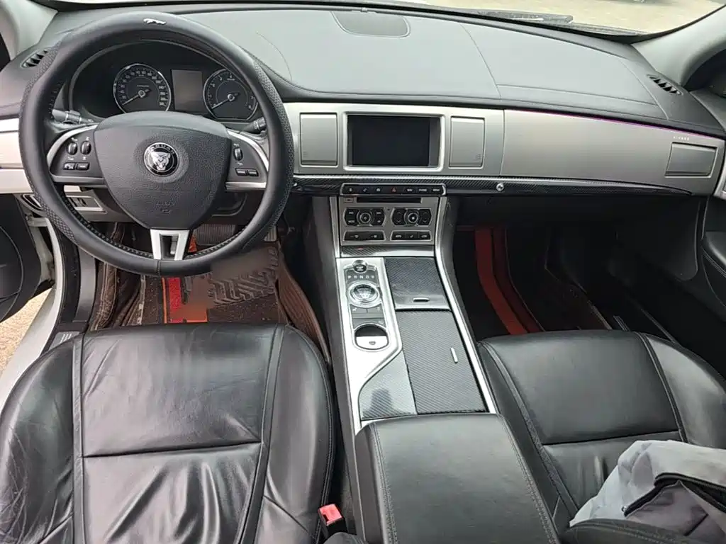 Jaguar XF 2014 — фото 10