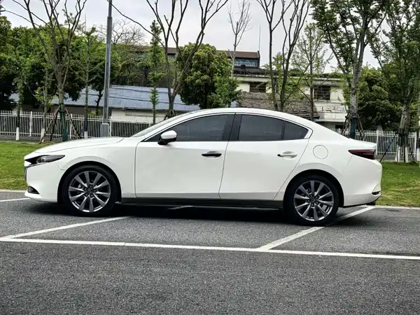 Mazda 3 Axela 2022