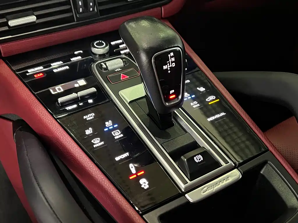 Porsche Cayenne 2018 — фото 12