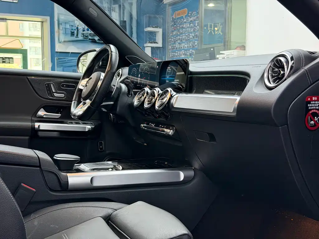 Mercedes-Benz GLB AMG 2024 — фото 15