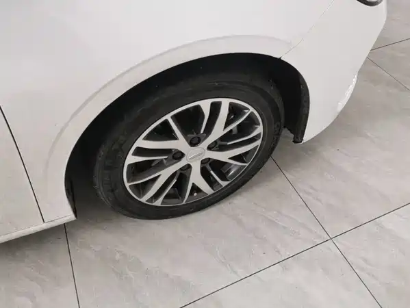 Geely Emgrand 2023