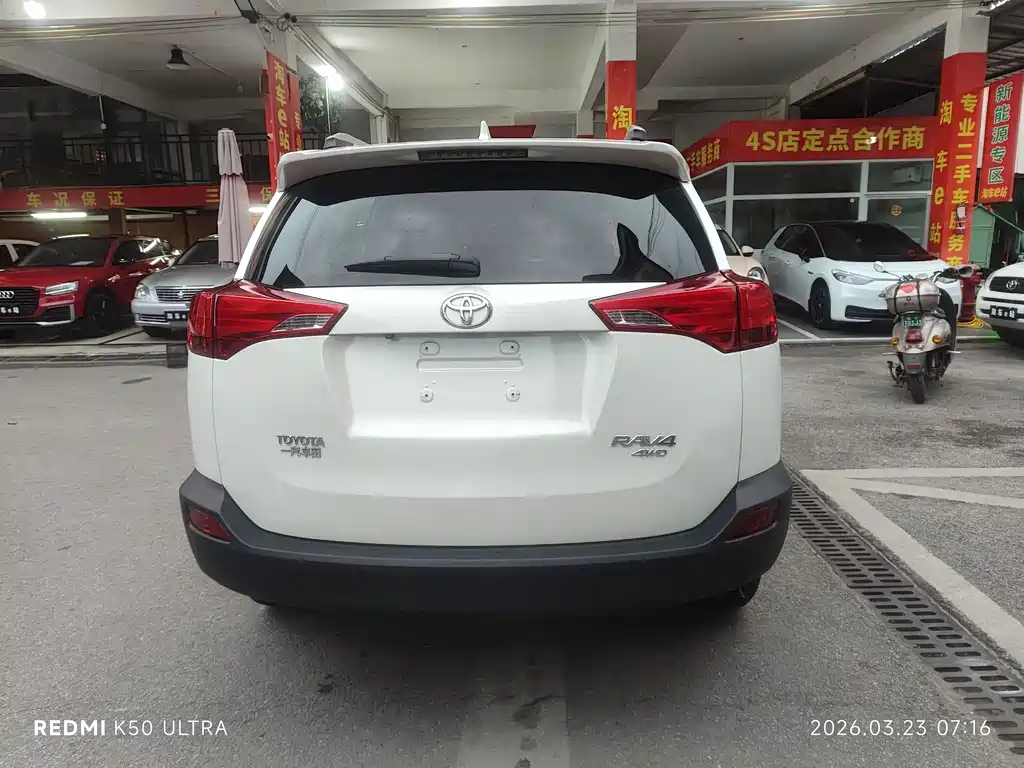 Toyota RAV4 2015 — фото 5