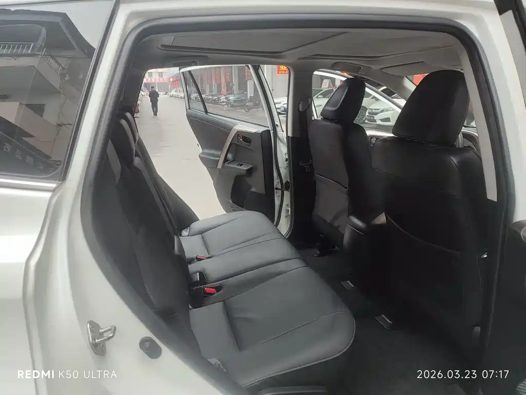 Toyota RAV4 2015 — фото 11