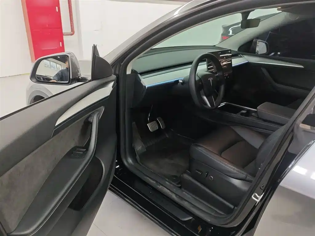 Tesla Model Y 2023 — фото 13