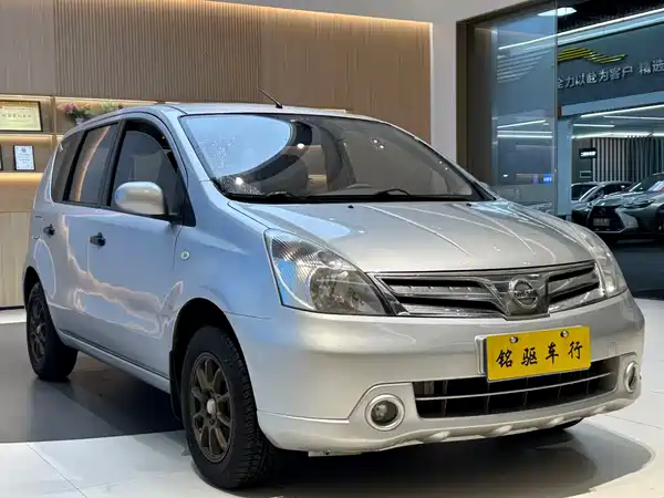 Nissan Livina 2013