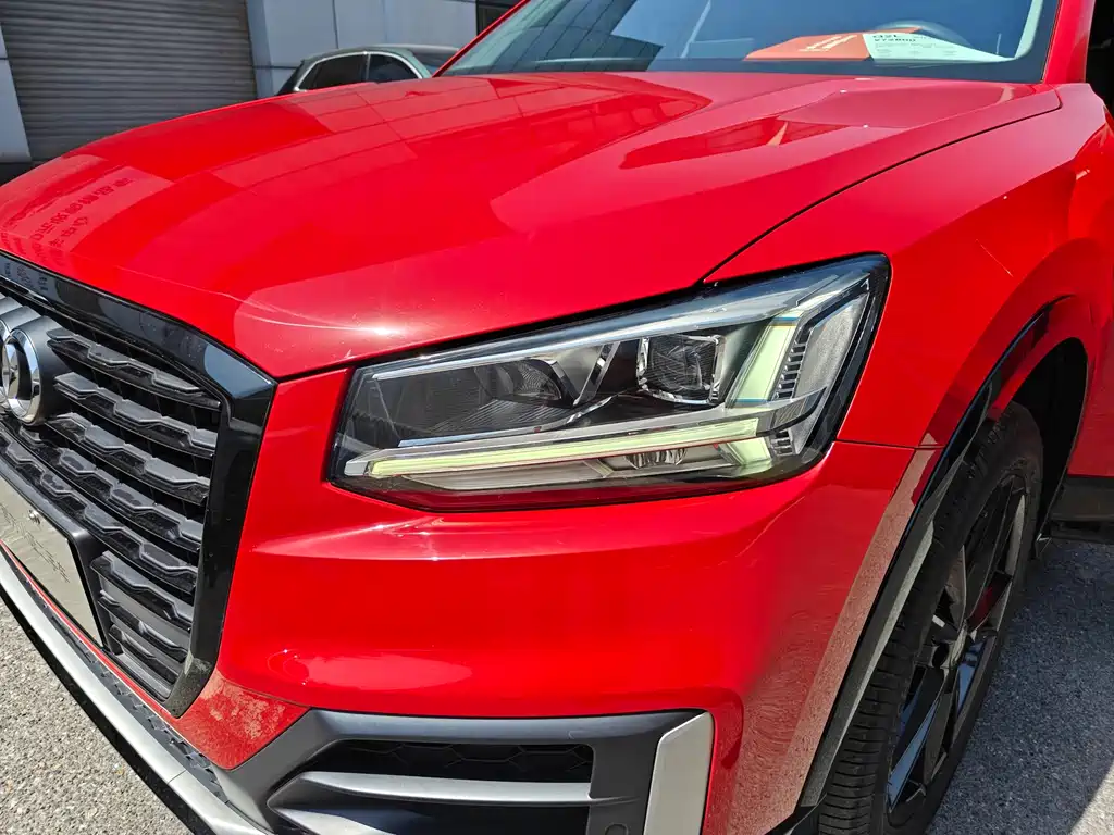 Audi Q2L 2019 — фото 13