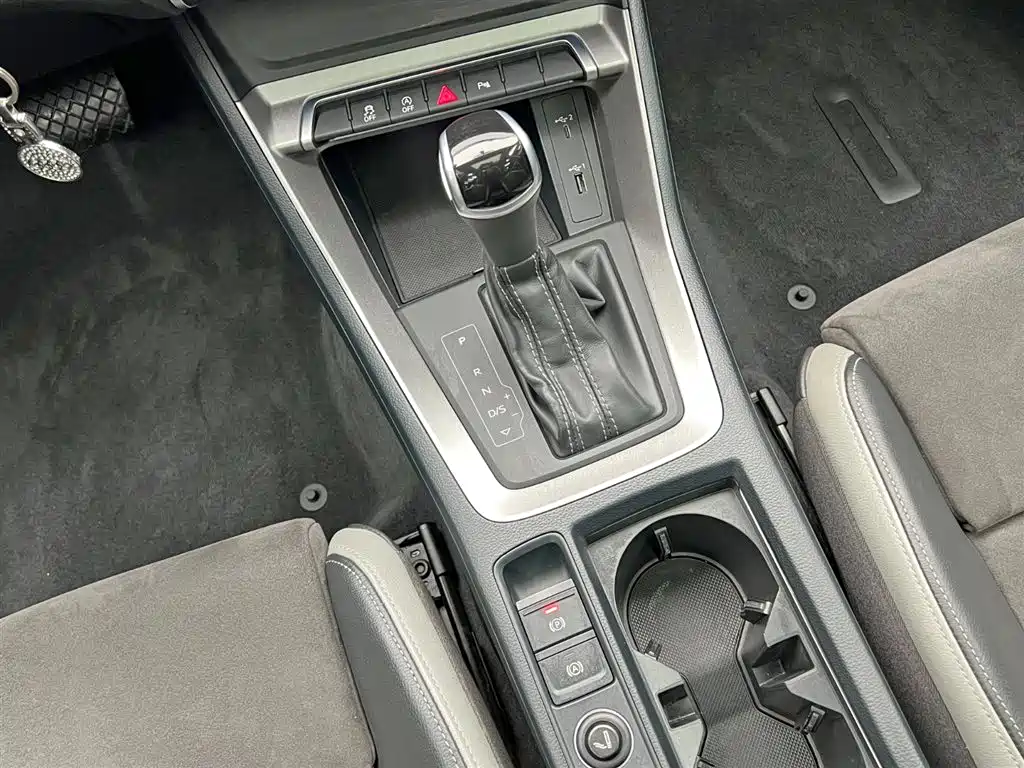 Audi Q3 2021 — фото 23