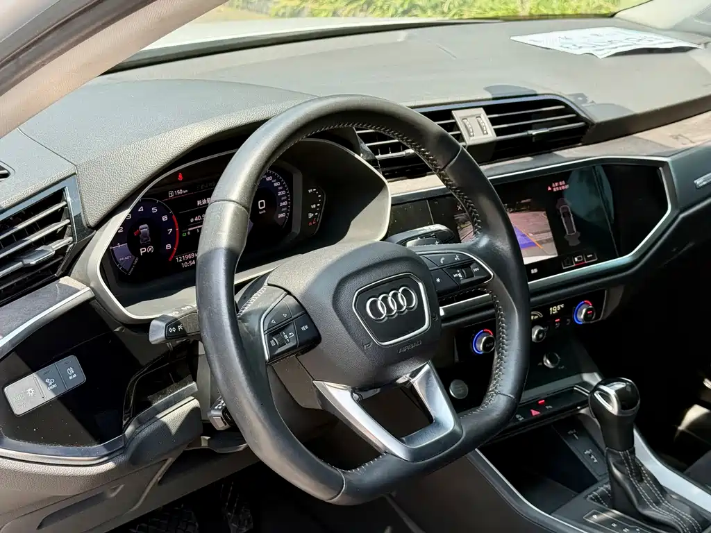 Audi Q3 2019 — фото 10