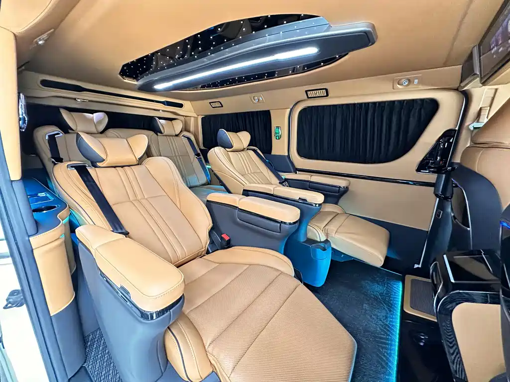 Toyota Hiace 2023 — фото 23