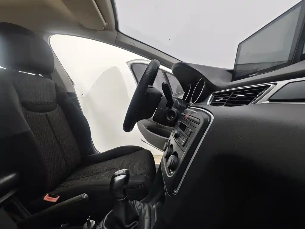 Peugeot 308 2016 — фото 14