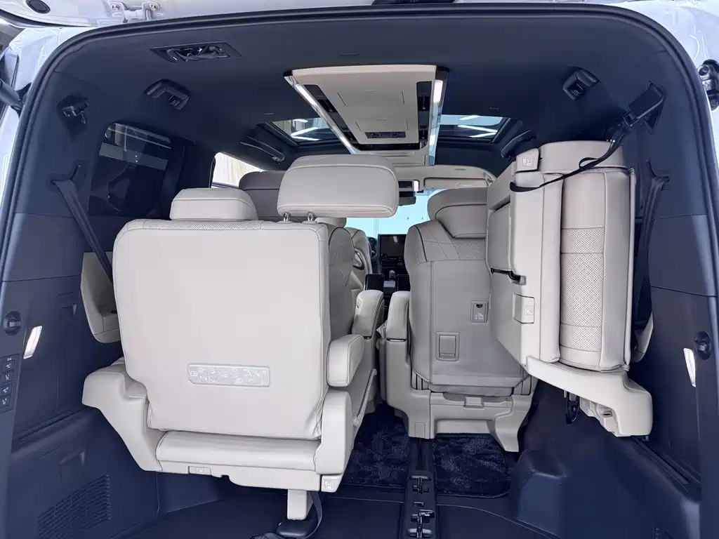 Toyota Alphard 2023 — фото 13