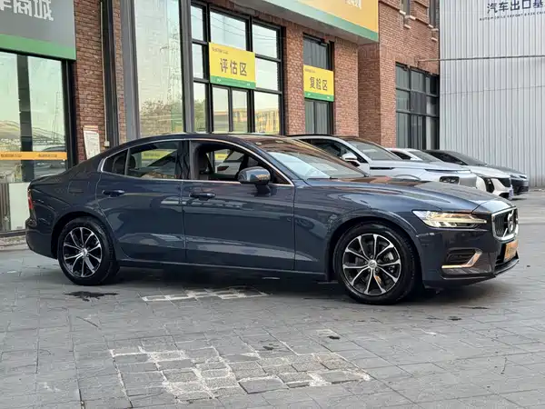 Volvo S60 2022
