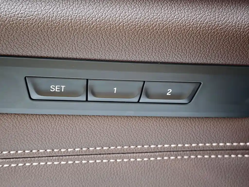 BMW 5 Series 2021 — фото 27