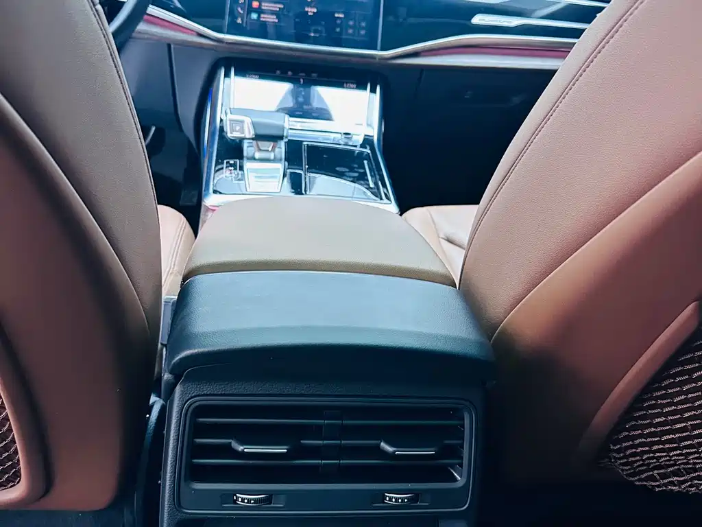Audi Q7 2023 — фото 13