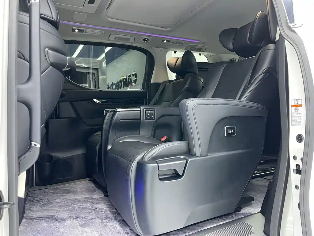 Toyota Vellfire 2022 — фото 18