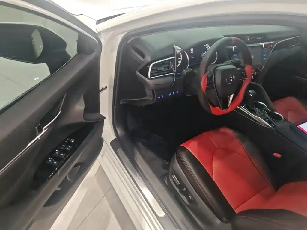 Toyota Camry 2020 — фото 16