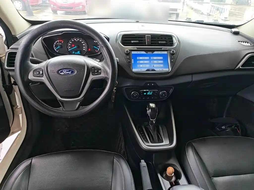 Ford Escort 2016 — фото 10