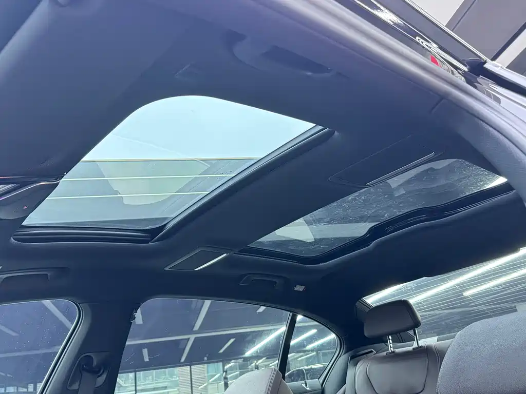 BMW 7 Series 2018 — фото 15