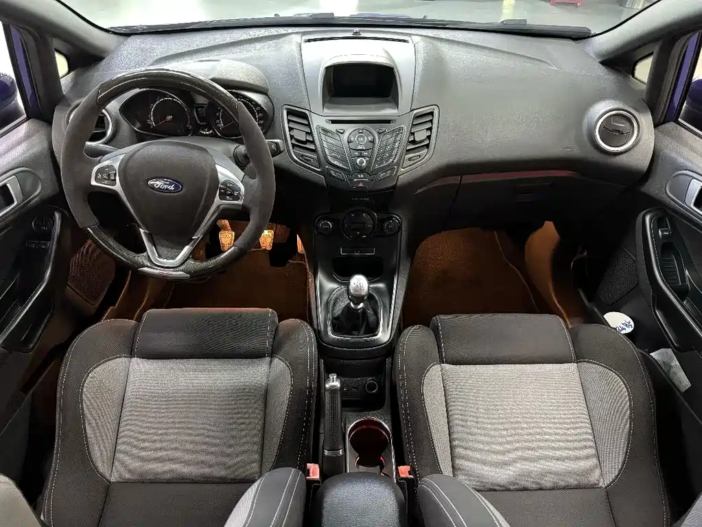 Ford Fiesta 2015 — фото 6