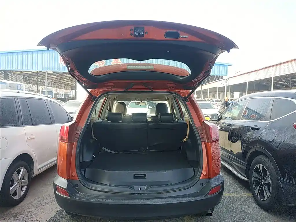 Toyota RAV4 2014 — фото 19