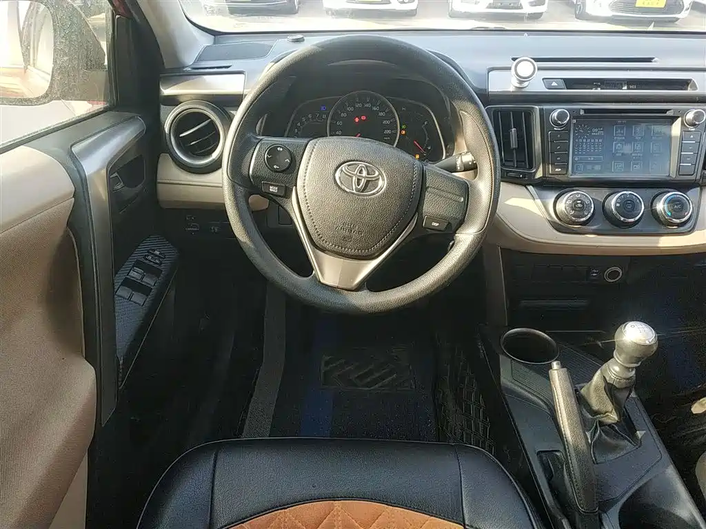 Toyota RAV4 2014 — фото 11