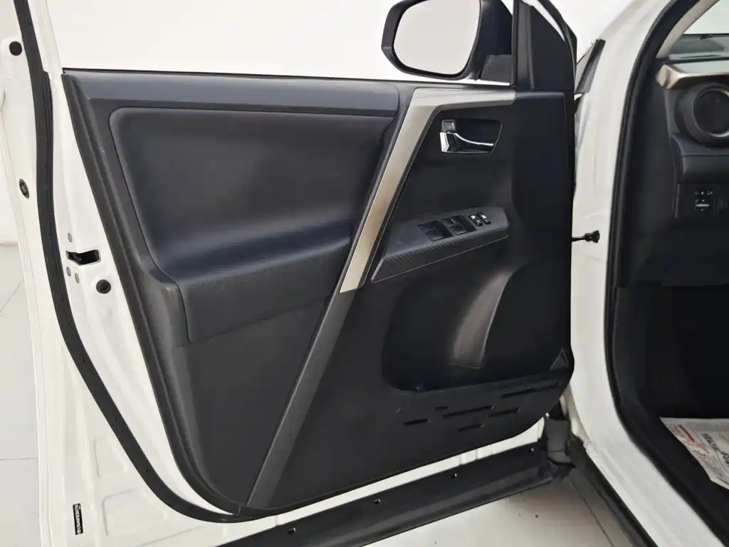 Toyota RAV4 2014 — фото 13
