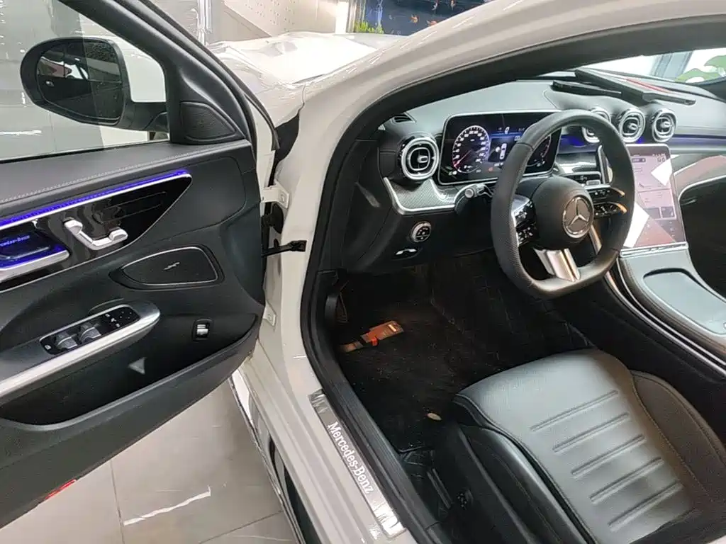 Mercedes-Benz C-Class 2024 — фото 16
