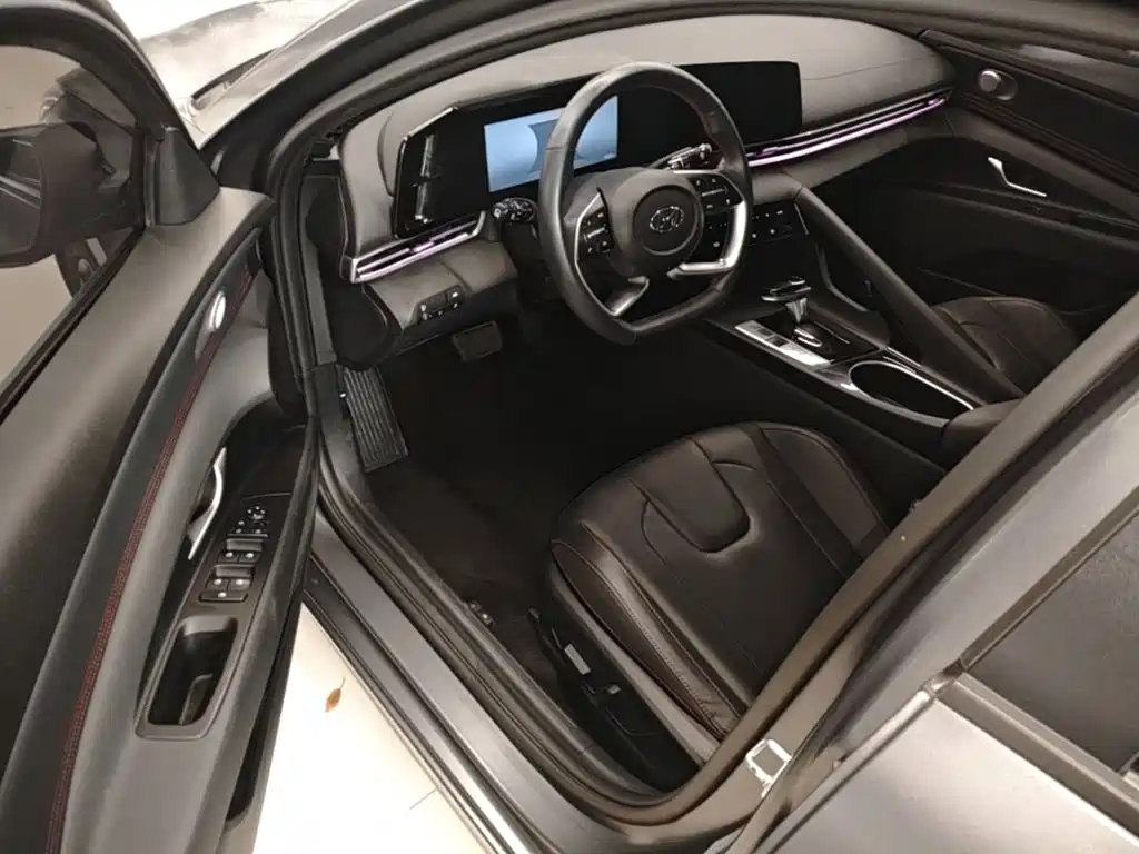 Hyundai Elantra 2023 — фото 16