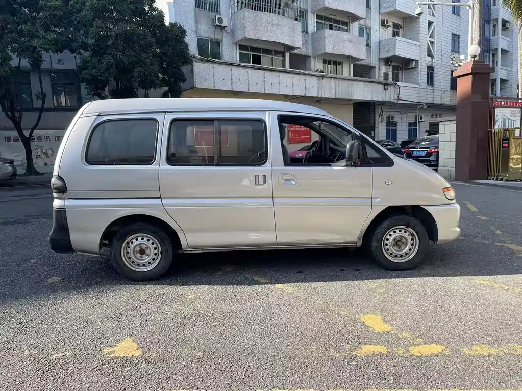 Dongfeng Lingzhi 2016